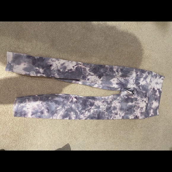 SOLD BNWT Lululemon Diamond Dye Aligns - Picture 5 of 6